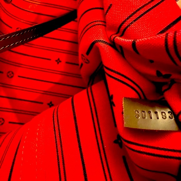 Louis Vuitton Neverfull MM - Picture 7 of 8